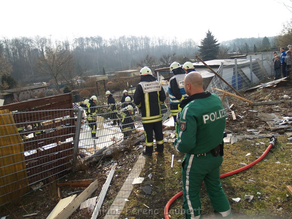 Gartenhaus in Koeln Vingst Nobelstr explodiert   P037.JPG